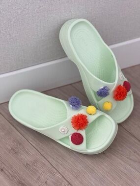 crocs CLASSIC WOMEN'S WILDFLOWER CROSS STRAP Mint Green